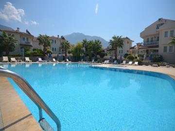 5--communal-pool-area