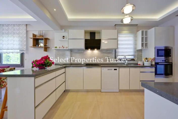 Image No.12-4 Bed Villa / Detached for sale