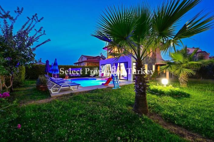 Image No.43-4 Bed Villa / Detached for sale