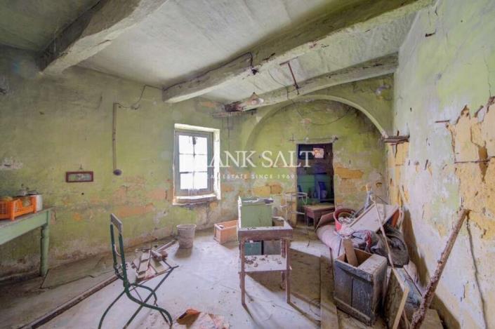 Image No.15-4 Bed Farmhouse for sale