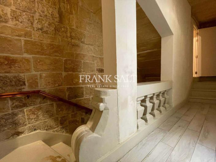 Image No.8-3 Bed Townhouse for sale