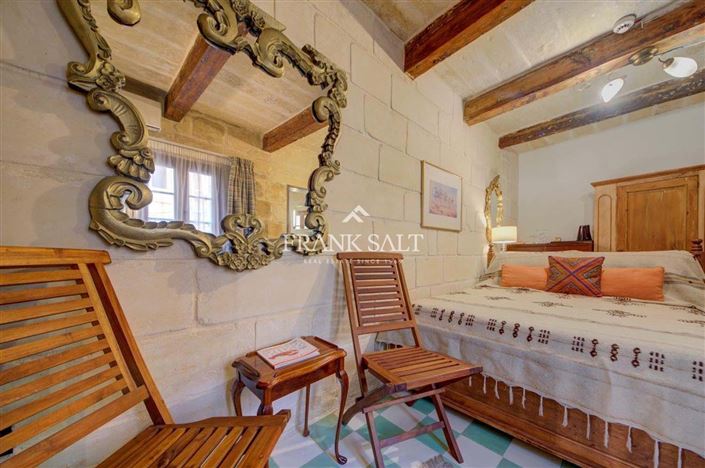 Image No.19-5 Bed Farmhouse for sale