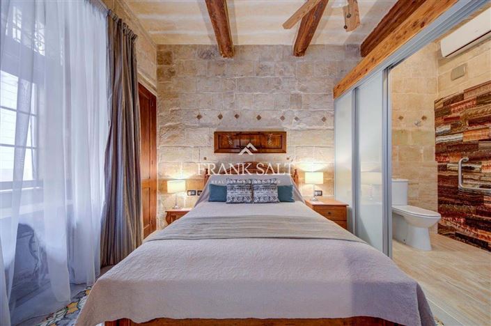 Image No.21-5 Bed Farmhouse for sale