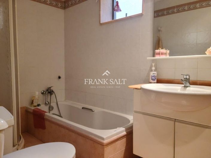 Image No.22-3 Bed Townhouse for sale