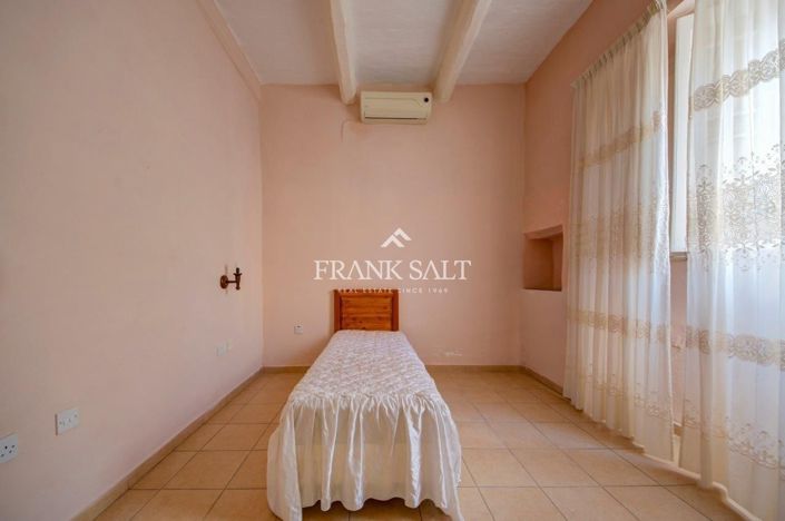 Image No.28-3 Bed Townhouse for sale