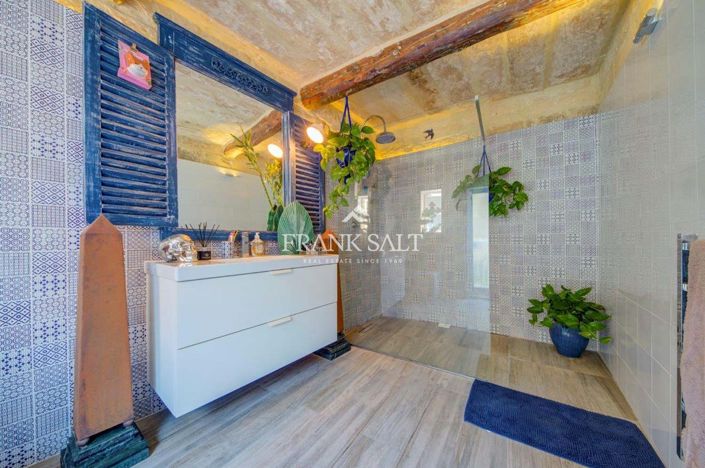 Image No.40-1 Bed Farmhouse for sale