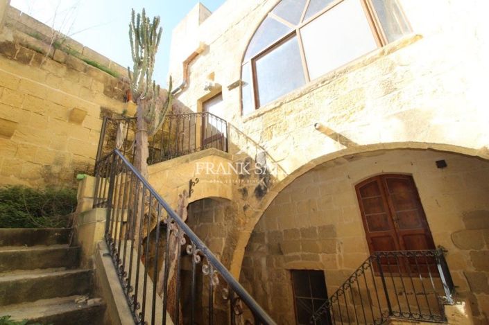 Image No.17-3 Bed Farmhouse for sale