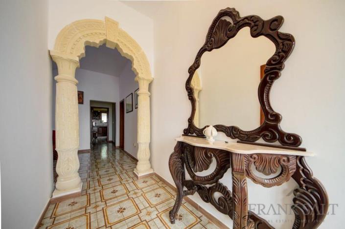 Image No.5-6 Bed Townhouse for sale