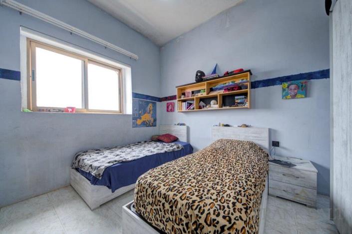 Image No.11-6 Bed Townhouse for sale