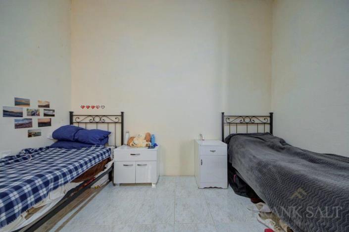 Image No.13-6 Bed Townhouse for sale