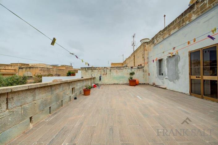 Image No.23-6 Bed Townhouse for sale