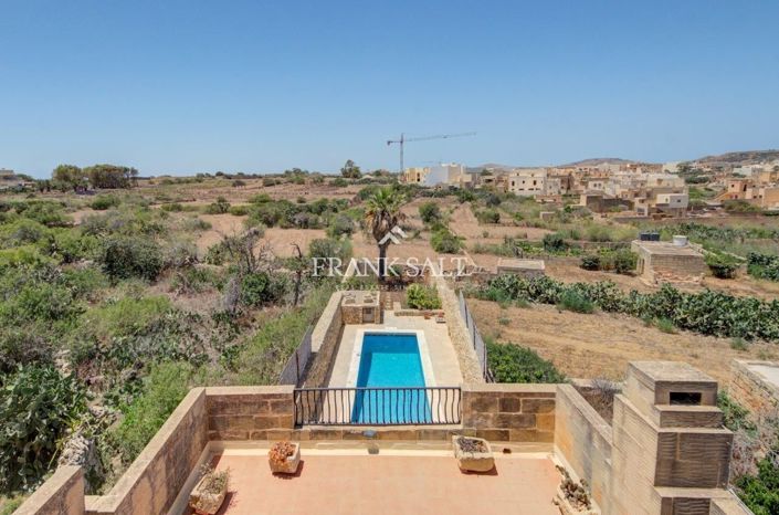 Image No.2-3 Bed Farmhouse for sale