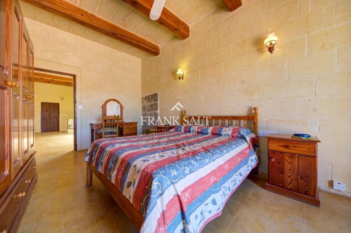 Image No.16-3 Bed Farmhouse for sale