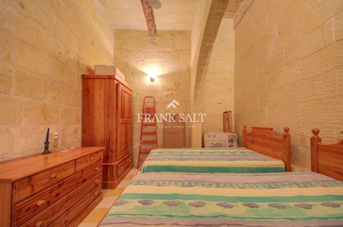 Image No.17-3 Bed Farmhouse for sale