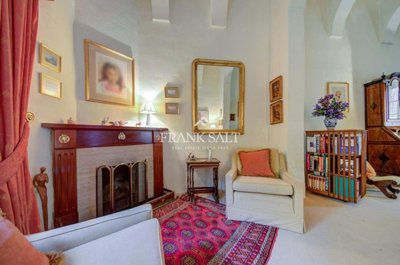 77c5b4fd-9171-46c8-9700-47f63a6f0d54