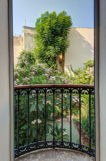 Image No.2-6 Bed Townhouse for sale