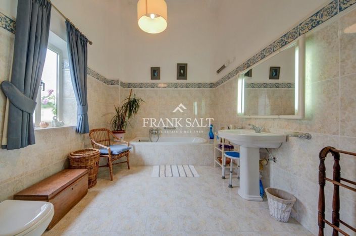 Image No.25-6 Bed Townhouse for sale