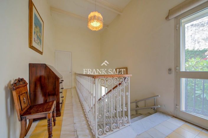 Image No.7-6 Bed Townhouse for sale