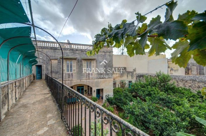 Image No.16-4 Bed Townhouse for sale