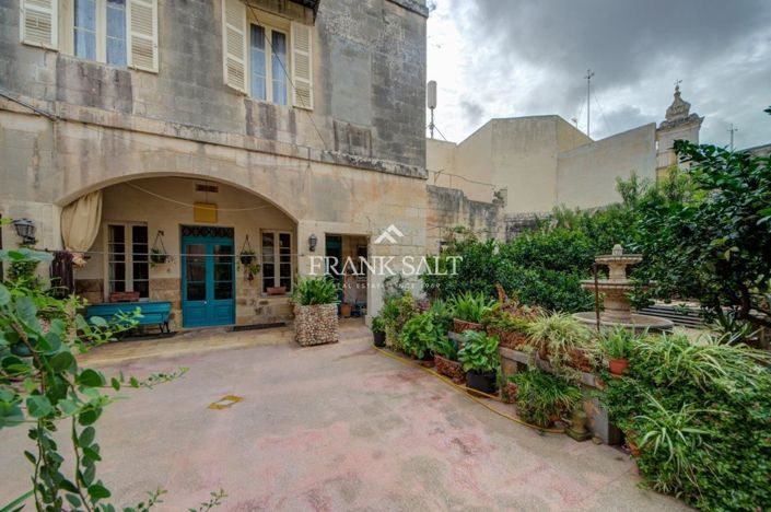 Image No.22-4 Bed Townhouse for sale