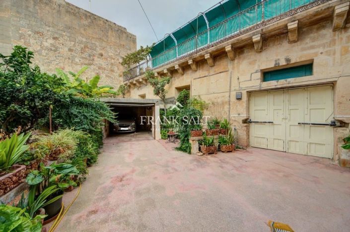 Image No.23-4 Bed Townhouse for sale