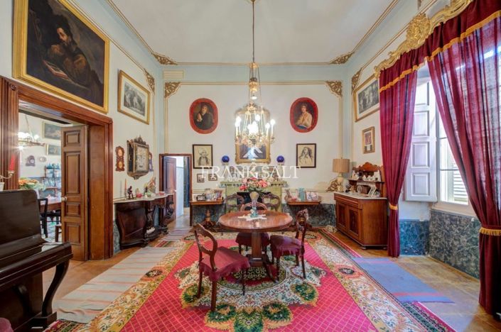 Image No.4-4 Bed Townhouse for sale