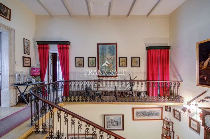 Image No.8-4 Bed Townhouse for sale