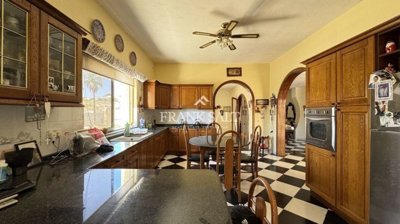 58e70b2b-5afc-4934-b61d-a2e3a9e5255b