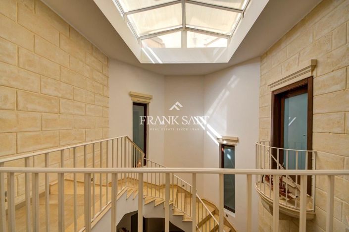 Image No.11-4 Bed House for sale