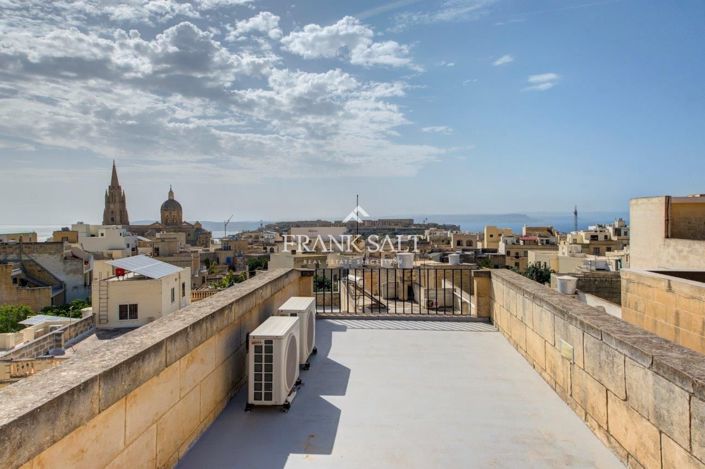 Image No.22-4 Bed House for sale