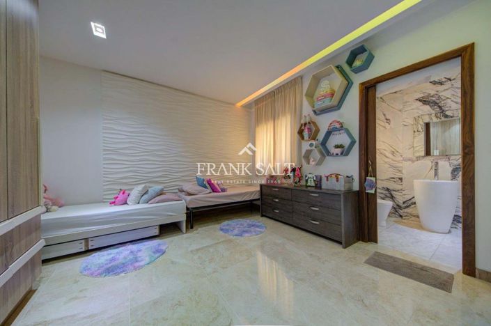 Image No.18-3 Bed Apartment for sale