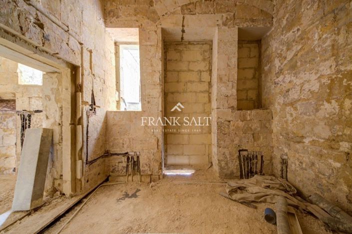 Image No.23-6 Bed Townhouse for sale