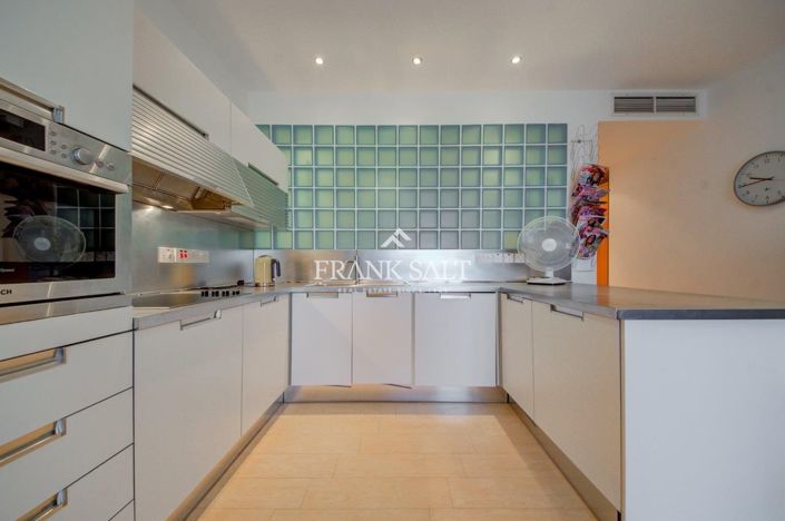 Image No.2-Appartement de 1 chambre à vendre à Portomaso