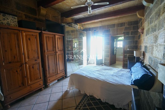 Image No.11-4 Bed Farmhouse for sale