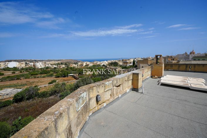 Image No.23-4 Bed Farmhouse for sale