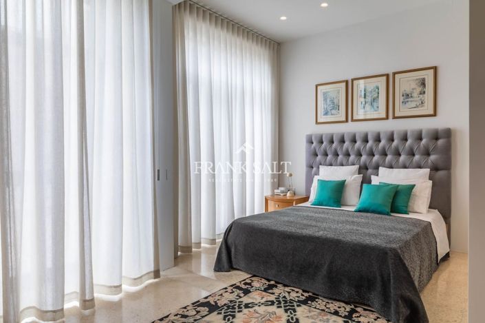 Image No.20-3 Bed Townhouse for sale