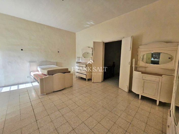 Image No.14-3 Bed Townhouse for sale