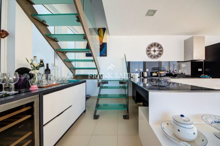 Image No.15-4 Bed Penthouse for sale