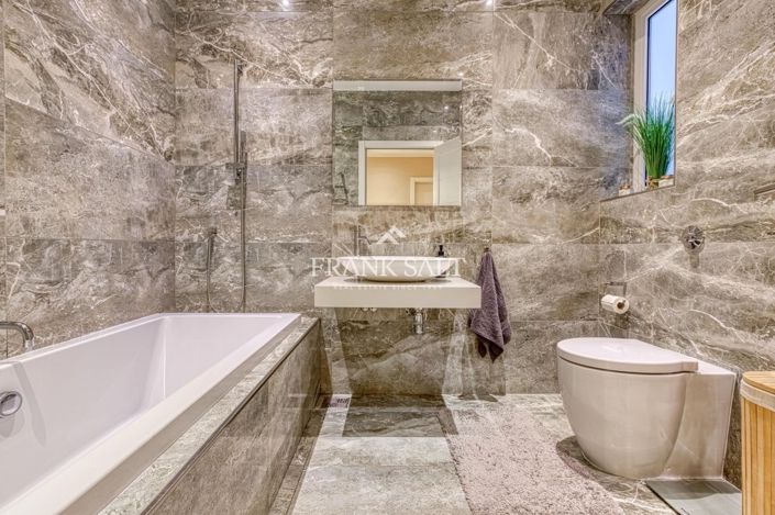 Image No.20-3 Bed Apartment for sale