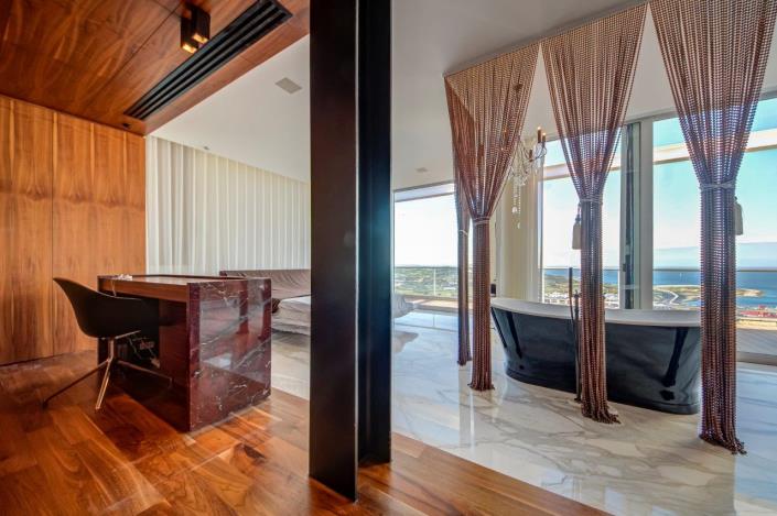 Image No.6-5 Bed Villa for sale