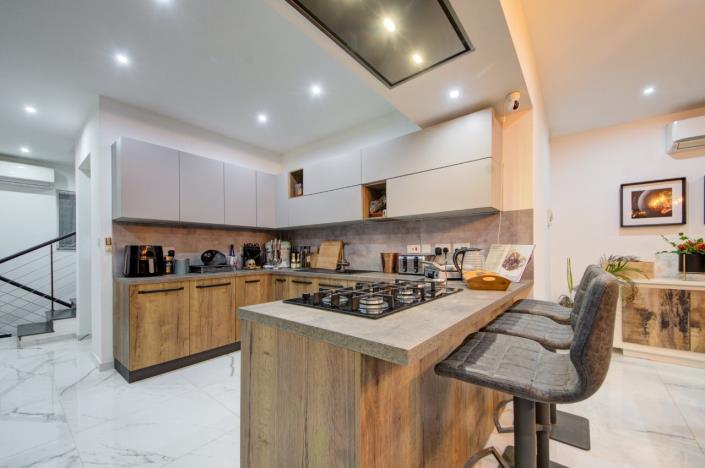 Image No.9-5 Bed Maisonette for sale