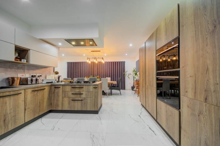 Image No.10-5 Bed Maisonette for sale