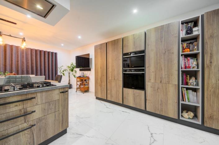 Image No.11-5 Bed Maisonette for sale