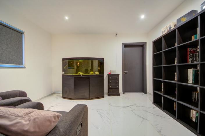 Image No.5-5 Bed Maisonette for sale