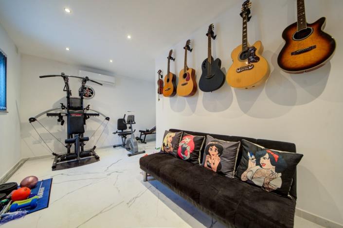 Image No.12-5 Bed Maisonette for sale