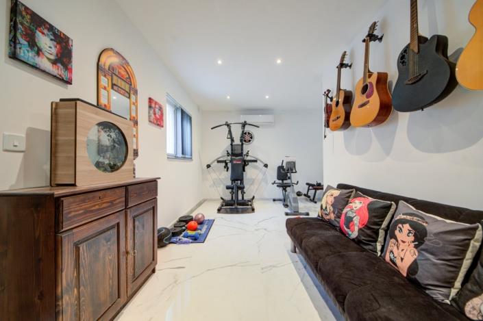 Image No.13-5 Bed Maisonette for sale