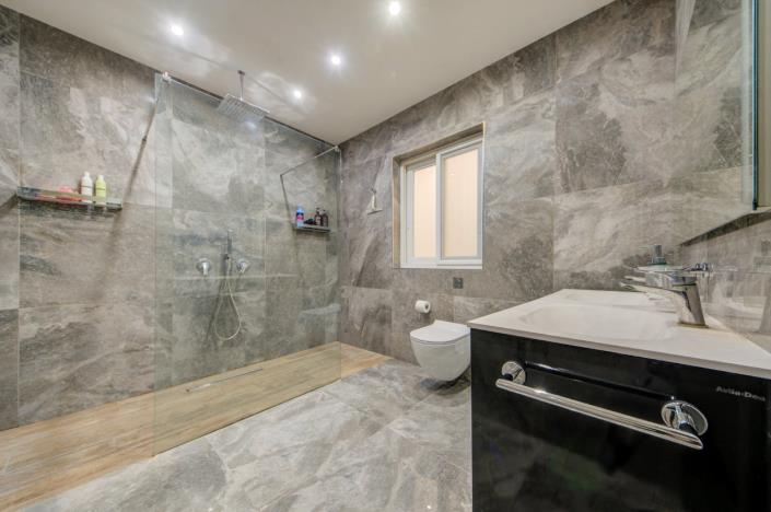 Image No.15-5 Bed Maisonette for sale