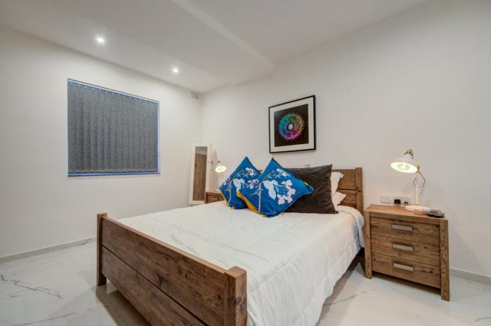 Image No.17-5 Bed Maisonette for sale