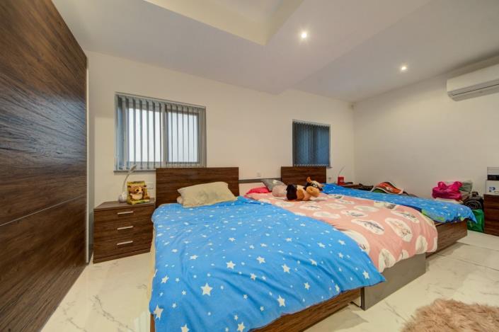 Image No.19-5 Bed Maisonette for sale