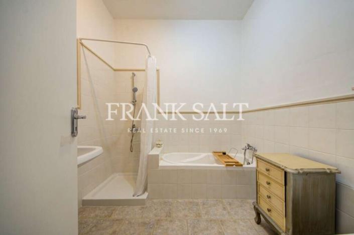 Image No.20-3 Bed Apartment for sale